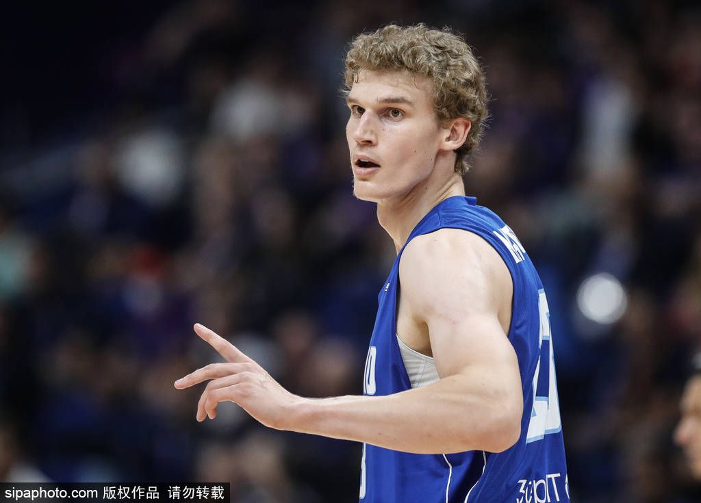 关键他老婆也不能一天到晚不闲着呀。